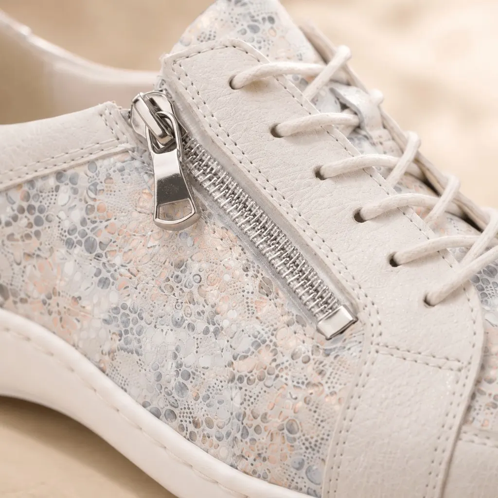 Close-up of Waldläufer Henni leather, snake print and side zip